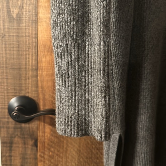 Cashmere sweater with unique double collar - Picture 6 of 11